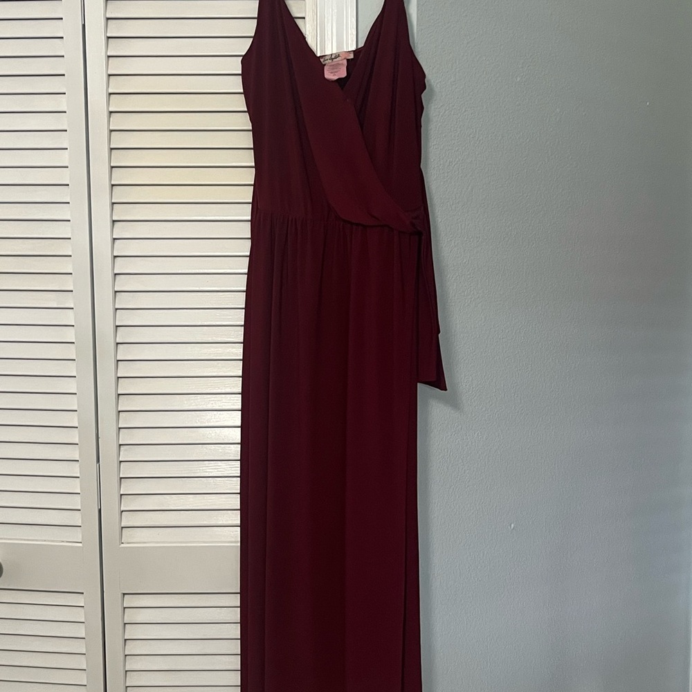 Elegant Burgundy Sleeveless Dress